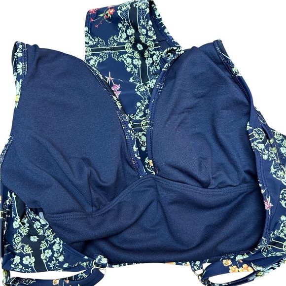 AGUA BENDITA X TARGET
Dainty Floral Tile Print Cheeky One Piece Swimsuit Large - Picture 3 of 7